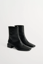 Square Boot - Black