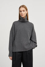 Silene T-Neck - Graphite Melange